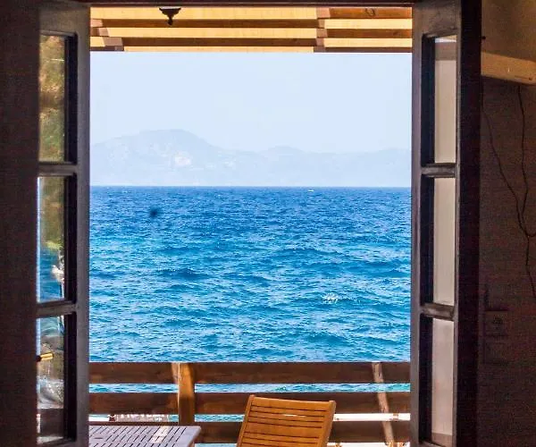 Nisyros White Wave * Μανδράκι